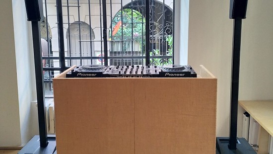 Servizio DJ Set e allestimento postazione DJ