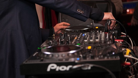Servizio DJ Set e allestimento postazione DJ